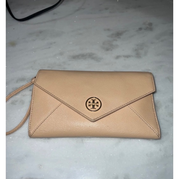 Tory Burch envelope wallet - Picture 1 of 3